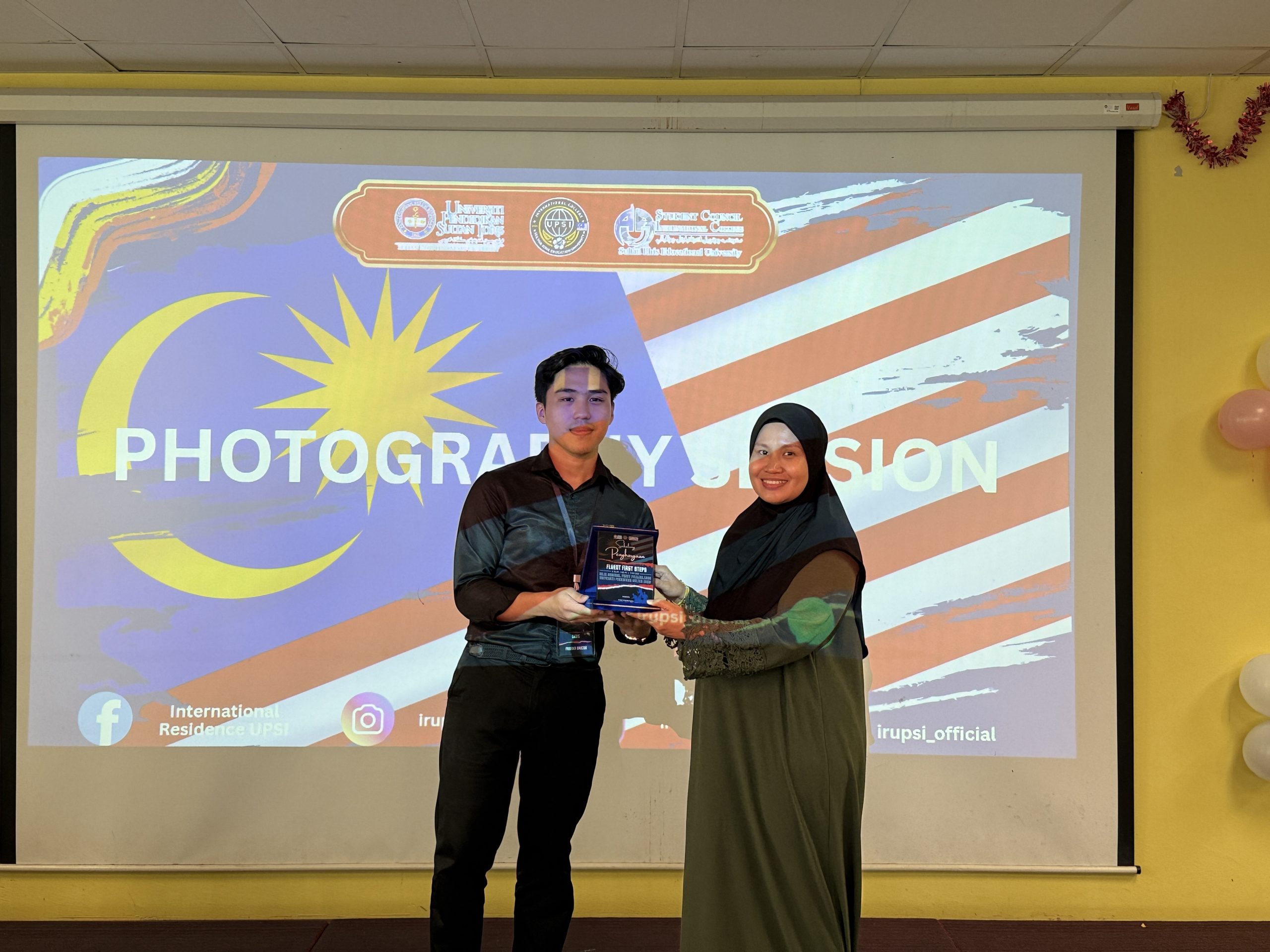 Sesi penyampaian cenderahati kepada penceramah jemputan