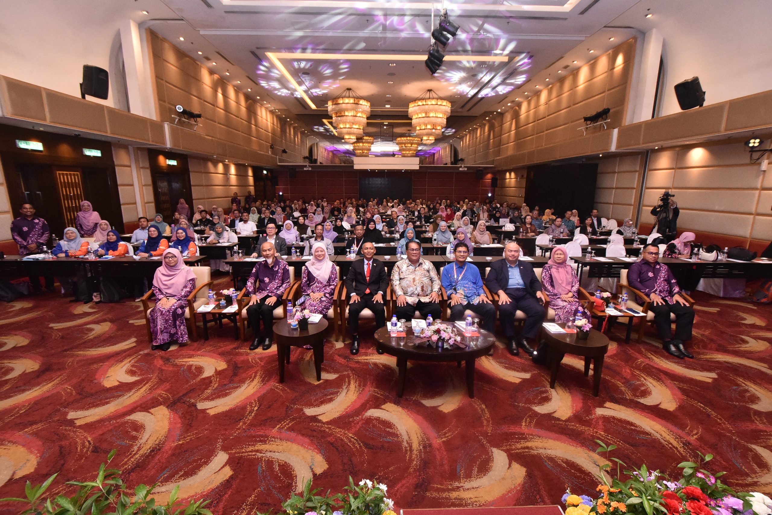 Seminar Tatakelola Kebangsaan 2025 (STAKE’25) yang bertemakan ‘Kelestarian Tatakelola dalam Era Revolusi Kecerdasan Buatan (A.I.) menghimpunkan kira-kira 177 peserta dari 66 agensi dari wakil swasta dan awam bertempat di Hotel Seri Pacific, Kuala Lumpur