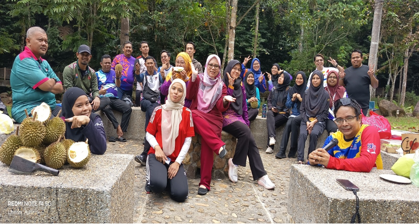 Staf PKM Bergambar Ramai