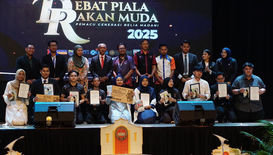 Sesi fotografi bersama peserta pertandingan