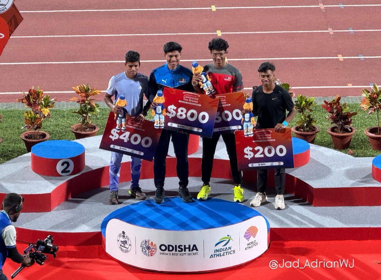 Danish (dua dari kanan) meraih gangsa dalam acara 100 meter di Kejohanan World Athletics Continental Tour Bronze yang berlangsung di Stadium Kalinga, Bhubaneswar, India