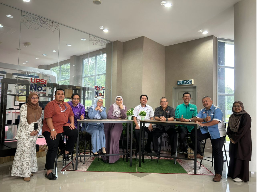 Peserta bengkel bergambar