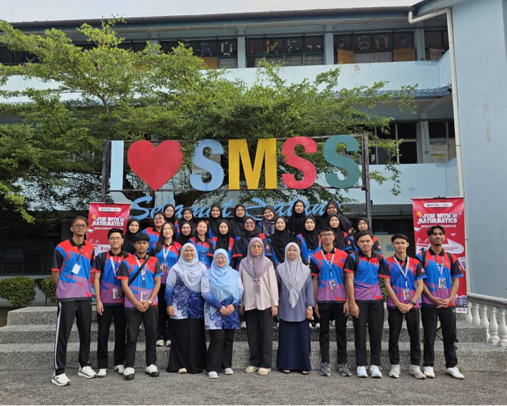 Fasilitator UPSI bersama Ketua Panitia Matematik dan guru Sekolah Menengah Sains Selangor
