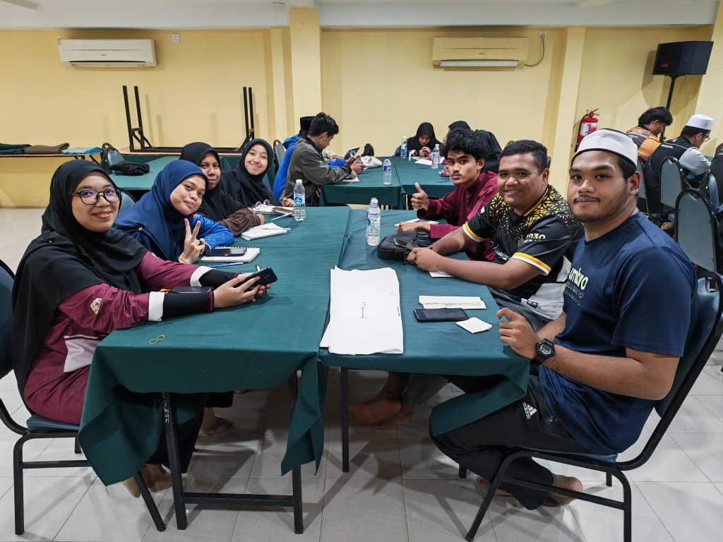 URSUS KEPIMPINAN ISLAM MELALUI PENGHAYATAN IBADAH SOLAT DAN AQIDAH