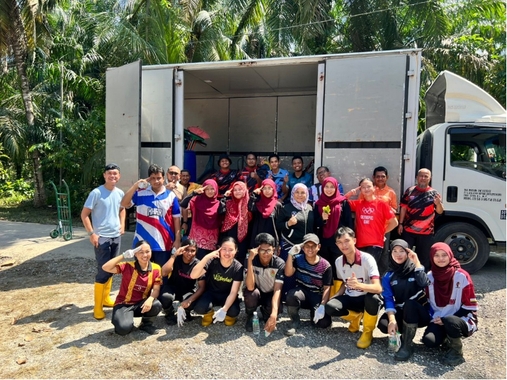 Sukarelawan ResQ Team UPSI di Teluk Intan, Perak