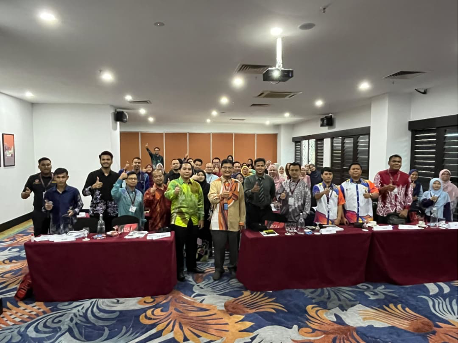 Sesi perkongsian Bersama Pendaftar UPSI iaitu Encik Helmi Zaifura bin Abdul Rahman