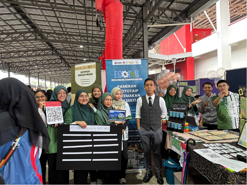 Gambar Bersama Pengarah Program Ecolab Dengan Penilai Program Ecolab Dr Ahmad Sauffiyan bin Abu Hasan