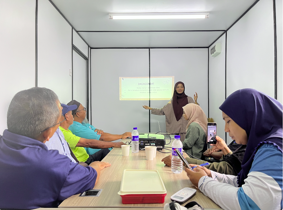 Knowledge transfer program with members of KPSM Batang Padang