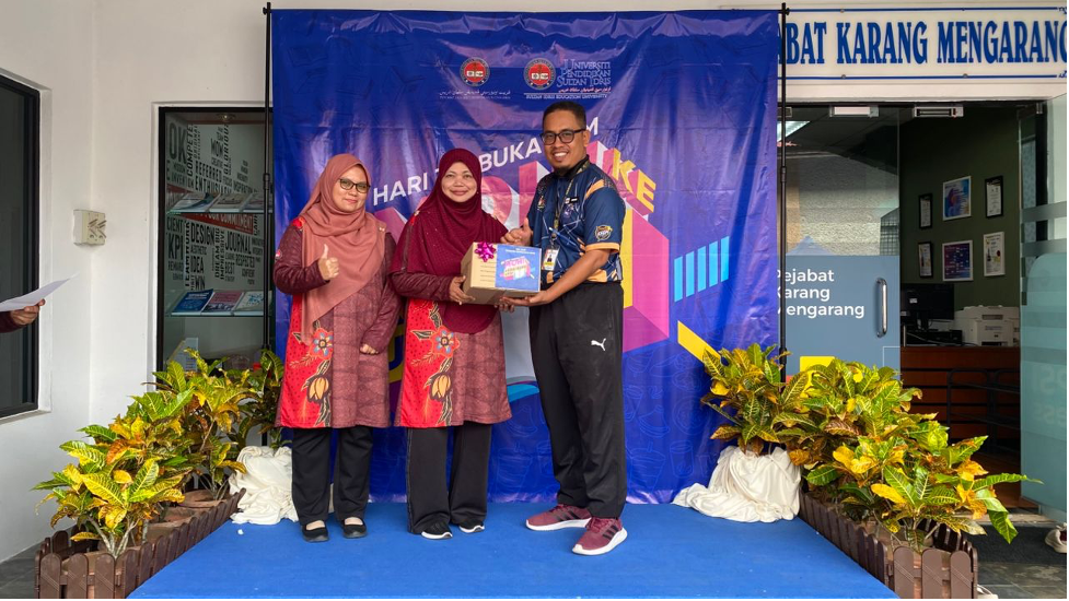 UPSI SUMBANG BUKU KE SEKOLAH DAERAH MUALLIM DAN HULU SELANGOR