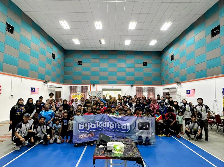 Gambar bersama peserta daripada Ahli Jawatankuasa Media Program GAME ON : Jadi Pengguna Bijak