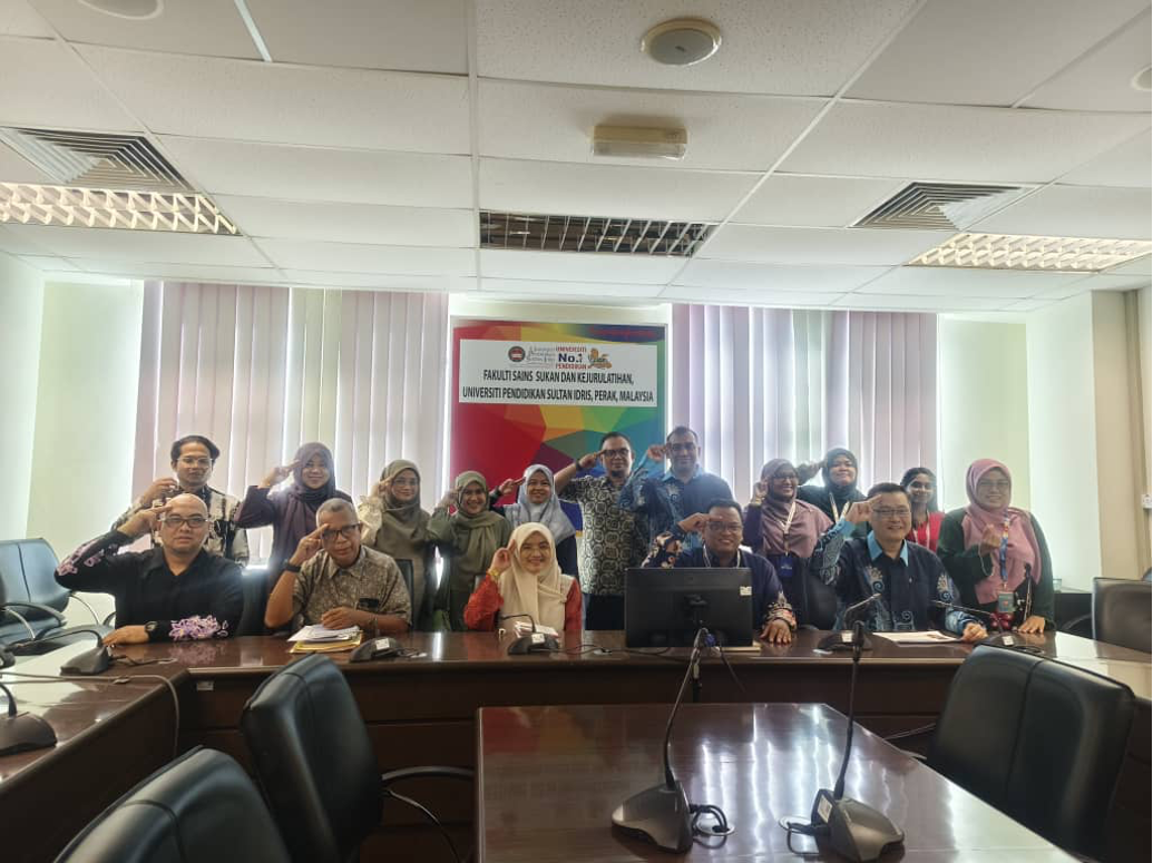 Gambar PSG bersama Pengurusan UPSI