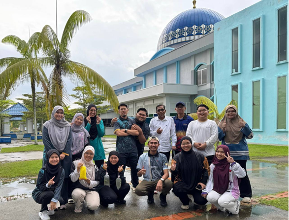 Kakitangan WEZAS bersama Majlis Perwakilan Pelajar (MPP) dalam menjayakan program di Masjid Al-Mursyidin, UPSI