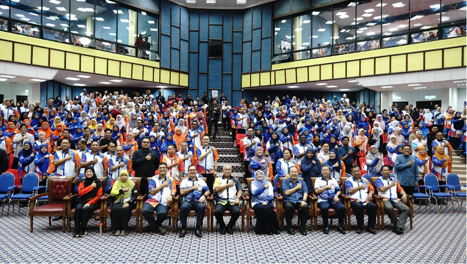 Barisan Jawatankuasa Pengurusan Universiti dan Warga UPSI pada Perhimpunan Bulanan Edisi Februari 2026 ”Menjelajah Keajaiban Sains” oleh Fakulti Sains dan Matematik