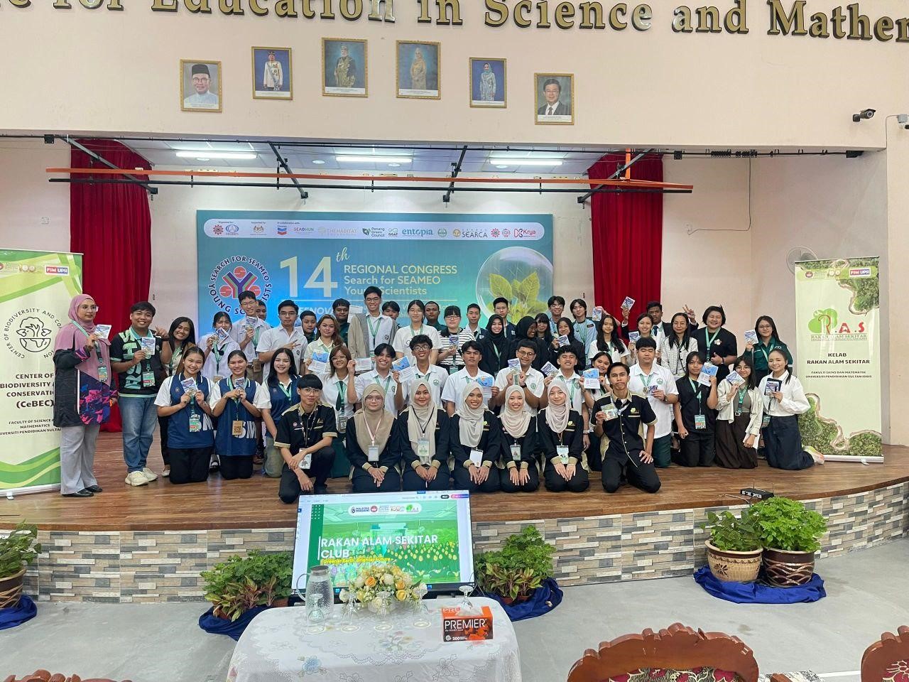 Sebahagian peserta bengkel dan fasilitator
