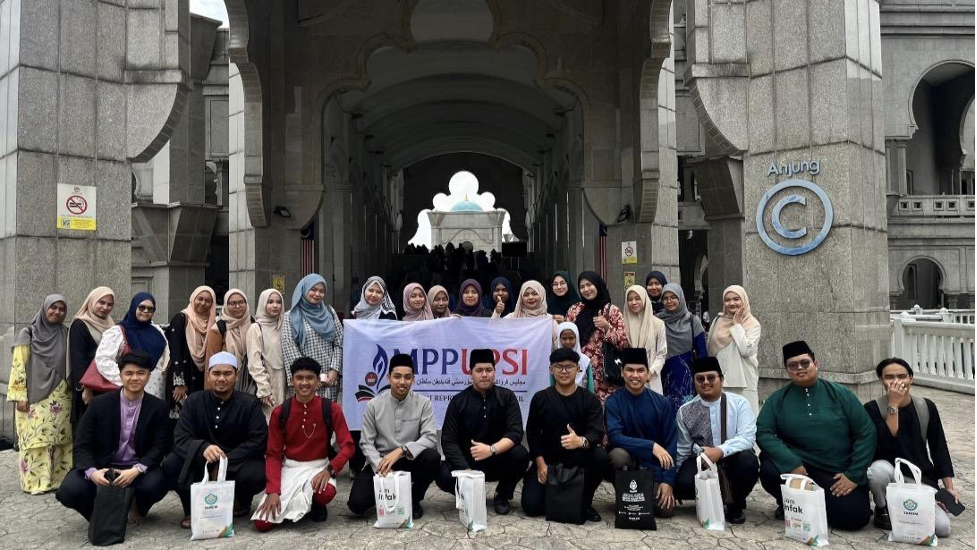 Majlis Perwakilan Pelajar UPSI sidang 2025/2026 bersama mahasiswa Fakulti Sains Kemanusiaan UPSI bergambar semasa menyertai Program Himpunan Asatizah Muda Kebangsaan (HAMKA) 2026.