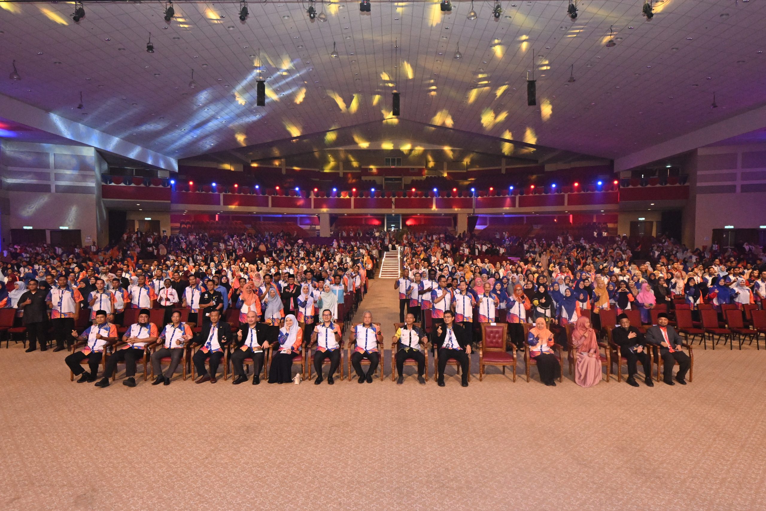 Kira-kira lebih 2000 kakitangan UPSI hadir ke Program Telaah Imarah Ramadan di Dewan Tuanku Canselor, Kampus Sultan Azlan Shah.