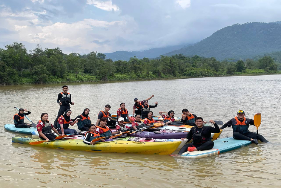 Pelajar dari Kolej Komuniti Sarikei dan Kolej Komuniti Betong menyertai Program Rekreasi Pelancongan di UPSI Adventure Park (UAP), UPSI