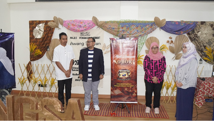 Sesi perasmian dan gimik Majlis Penamaan Kohort Awang Sariyan (WANGSA) oleh barisan tetamu kehormat.