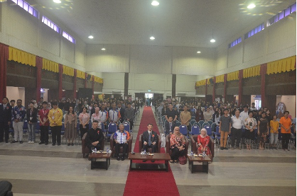 Peserta Hari Bahasa Cina bersama para jemputan dan VIP.