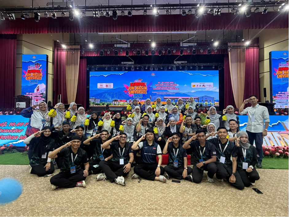 Gambar barisan urus setia “Jom Masuk U UPSI”