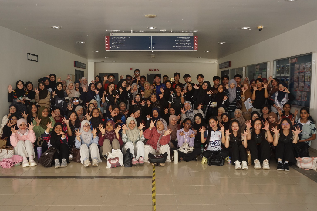 Barisan penceramah, fasilitatordan peserta bergambar selepas tamat program.