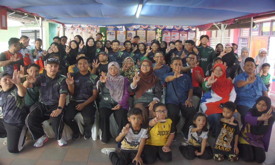 Murid, guru dan mahasiswa UPSI berganding bahu menjayakan Program International Green Generation Project 2.0 dalam suasana penuh perpaduan