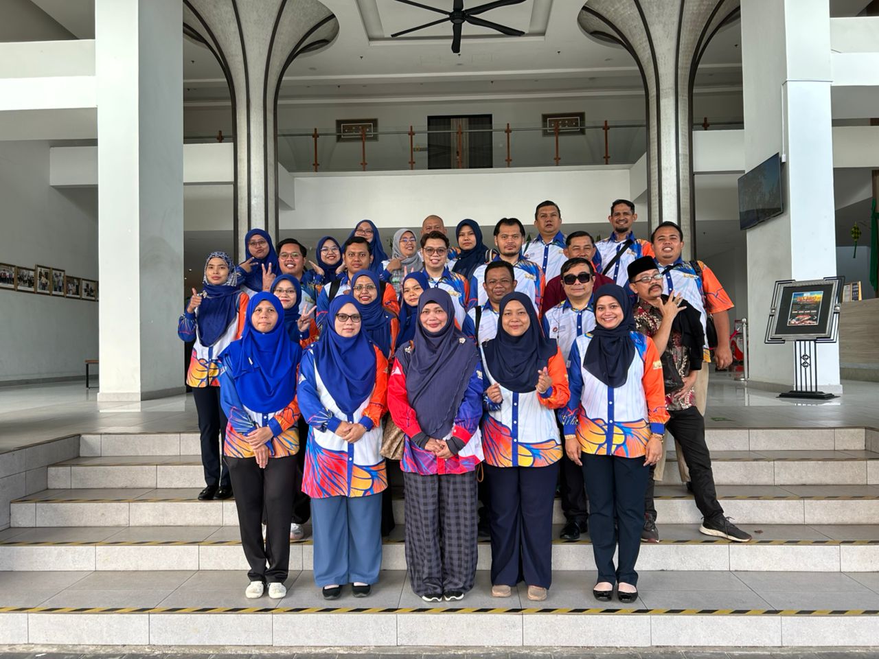 Delegasi PKM bergambar kumpulan