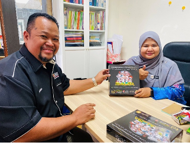 : Penerangan kepada guru tentang cara mengendalikan permainan MUMTAZ9A kepada pelajar