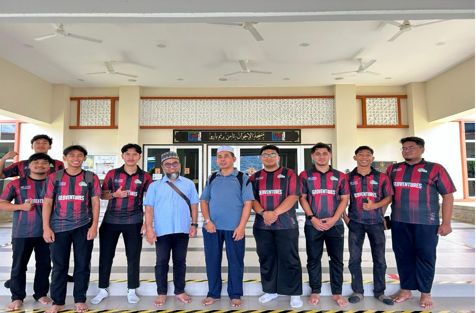 Mahasiswa bersama Ahli Komuniti Masjid Al Ikhwan Taman Bernam
