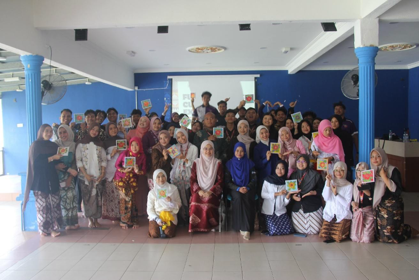 Gambar bersama pelajar Univeritas Negeri Semarang, Indonesia.