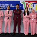 MAHASISWA UPSI ANGKAT PULAU PANGKOR KE PENTAS PELANCONGAN DIGITAL KOMUNITI MENERUSI KEMBARA VAN PINK