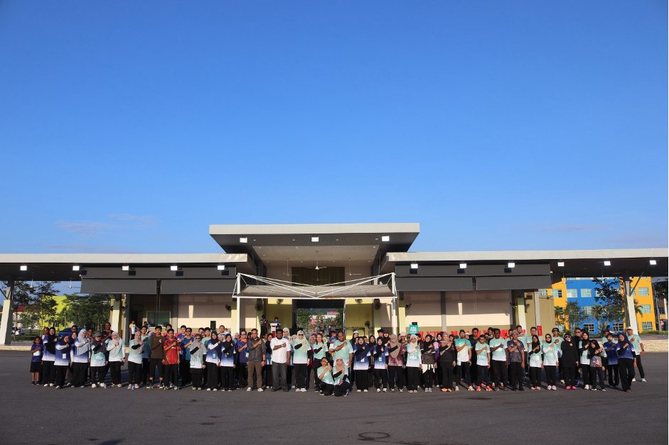 1. Seramai 250 peserta yang terdiri daripada warga UPSI dan komuniti Muallim menyertai Program EMOCARE 2026 Siri 3: BREATHE RUN 2026 yang berlangsung di Kampus Sultan Azlan Shah, UPSI.