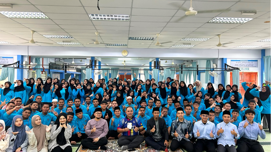 Sesi fotografi bersama penceramah dan peserta