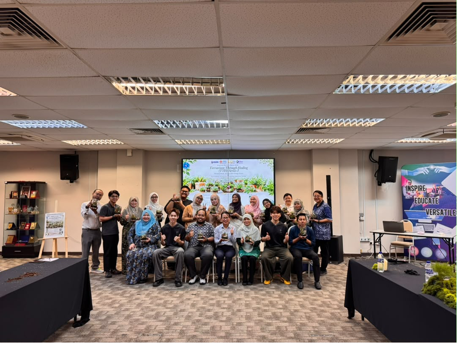 1. Peserta Program Terrarium Through Healing (TTH): Siri 1 menyertai aktiviti kesejahteraan berasaskan alam semula jadi di Bilik Seminar Aminuddin Baki, FPM, UPSI.