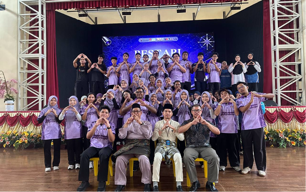 Sesi bergambar bersama Pengetua, Barisan felo dan AJK Pelaksana