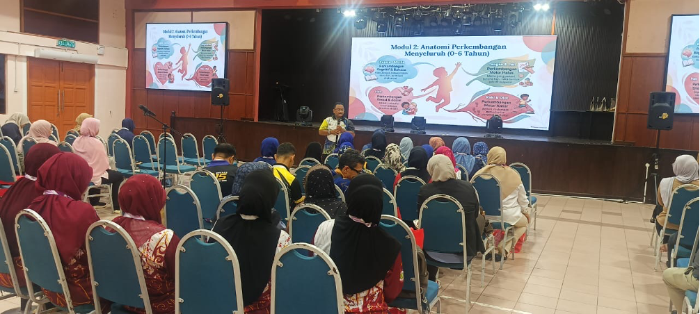 Paparan Modul 2: Anatomi Perkembangan Menyeluruh (0–6 Tahun) dalam sesi kursus.