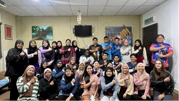 Sesi bergambar bersama ketua felo Encik Sasigaran Moneyam