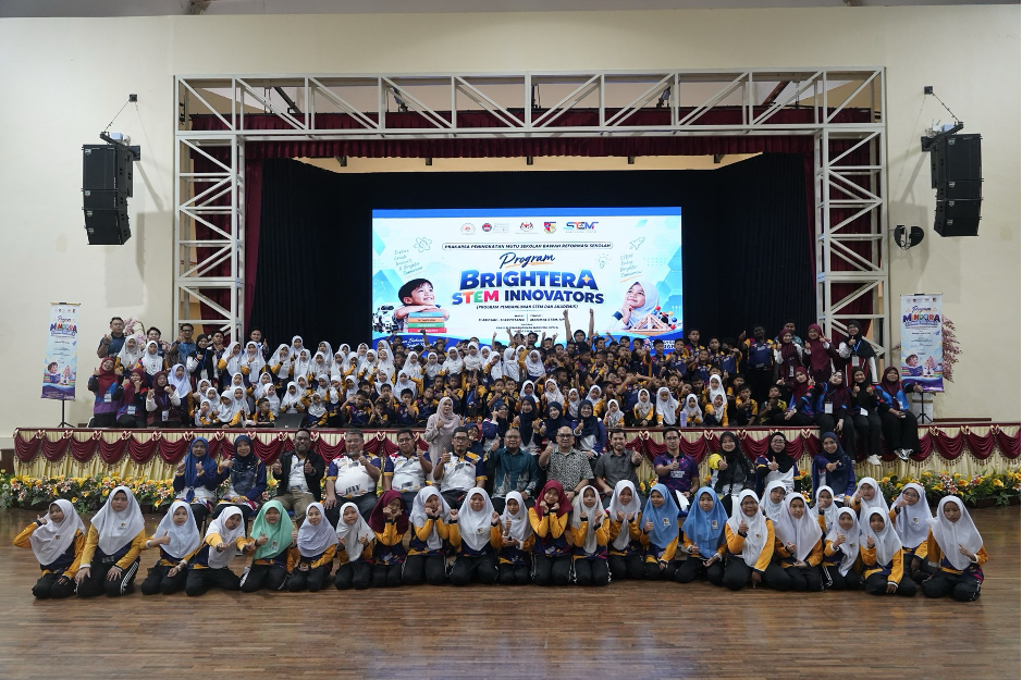 Seramai 168 murid SK Gedangsa bersama guru pengiring, pensyarah dan fasilitator UPSI pada Program BRIGHTERA STEM Innovators di Dewan Khar 1, UPSI.
