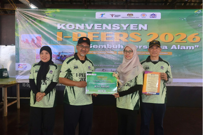 Pusat Kaunseling UPSI meraih tempat pertama bagi inovasi kategori Pegawai Psikologi dan hadiah disampaikan oleh YBhg. Dato’ Haji Tun Ahmad Faisal bin Tun Abdul Razak, Pengarah Majlis Pengurusan Taman Negeri Terengganu