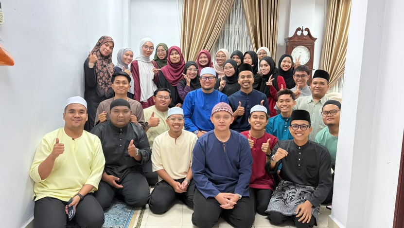 Ahli jawatankuasa Program BIROS’26 bersama penceramah dan rakan kolaborasi merakamkan kenangan selepas selesai menjayakan program di Masjid Al-Mursyidin, UPSI