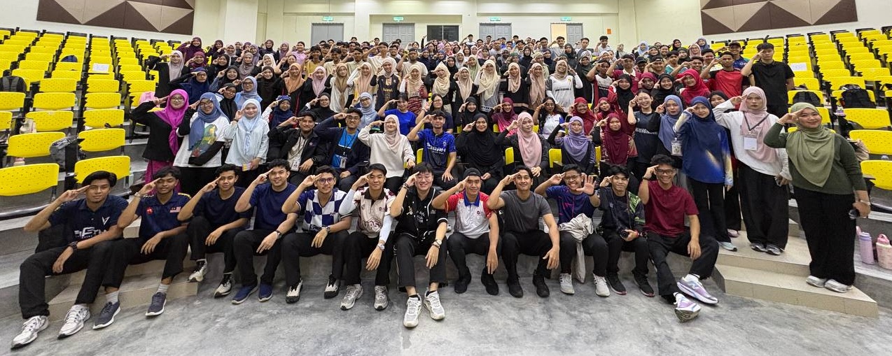 Sebahagian 160 orang pelajar baru semester satu ISMP Seni mengikuti program suai kenal.